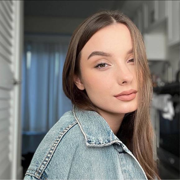 Meet your Posher, Aistė - Picture 1 of 1